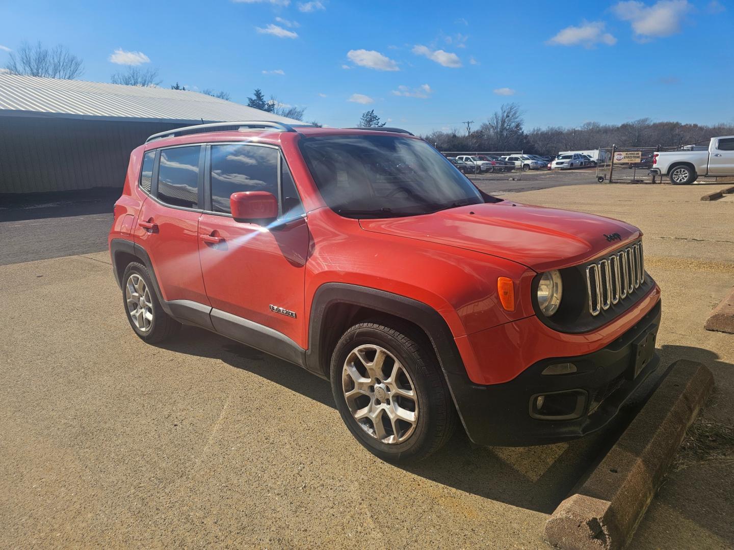 2015 ORANGE Jeep Renegade Latitude FWD (ZACCJABT1FP) with an 2.4L L4 engine, 6-Speed Manual transmission, located at 533 S Seven Points BLVD, Seven Points, TX, 75143, (430) 255-4030, 32.313999, -96.209351 - Photo#1